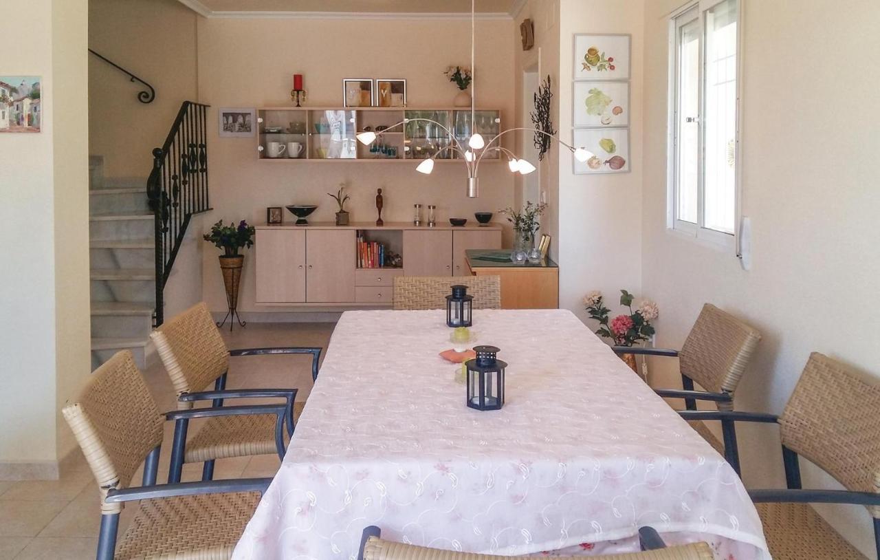 Cozy Home In Orihuela Costa With Kitchen Dehesa de Campoamor  المظهر الخارجي الصورة