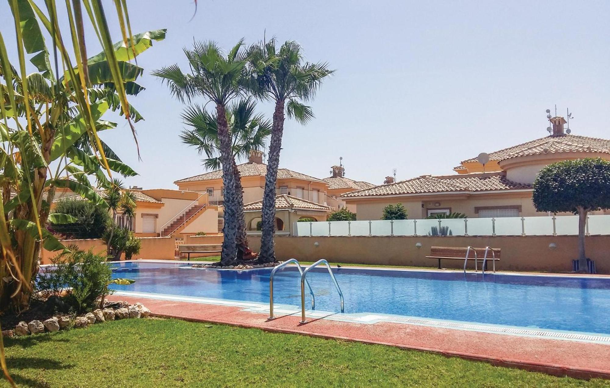 Cozy Home In Orihuela Costa With Kitchen Dehesa de Campoamor  المظهر الخارجي الصورة